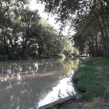 Au Village Ferienhaus